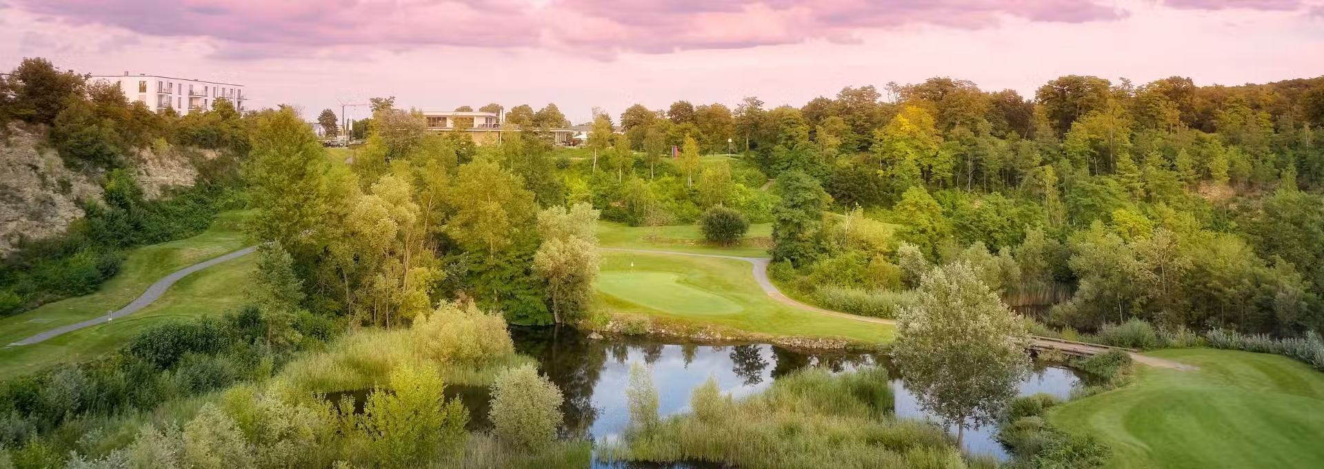 Golfplatz bei Sonnenuntergang