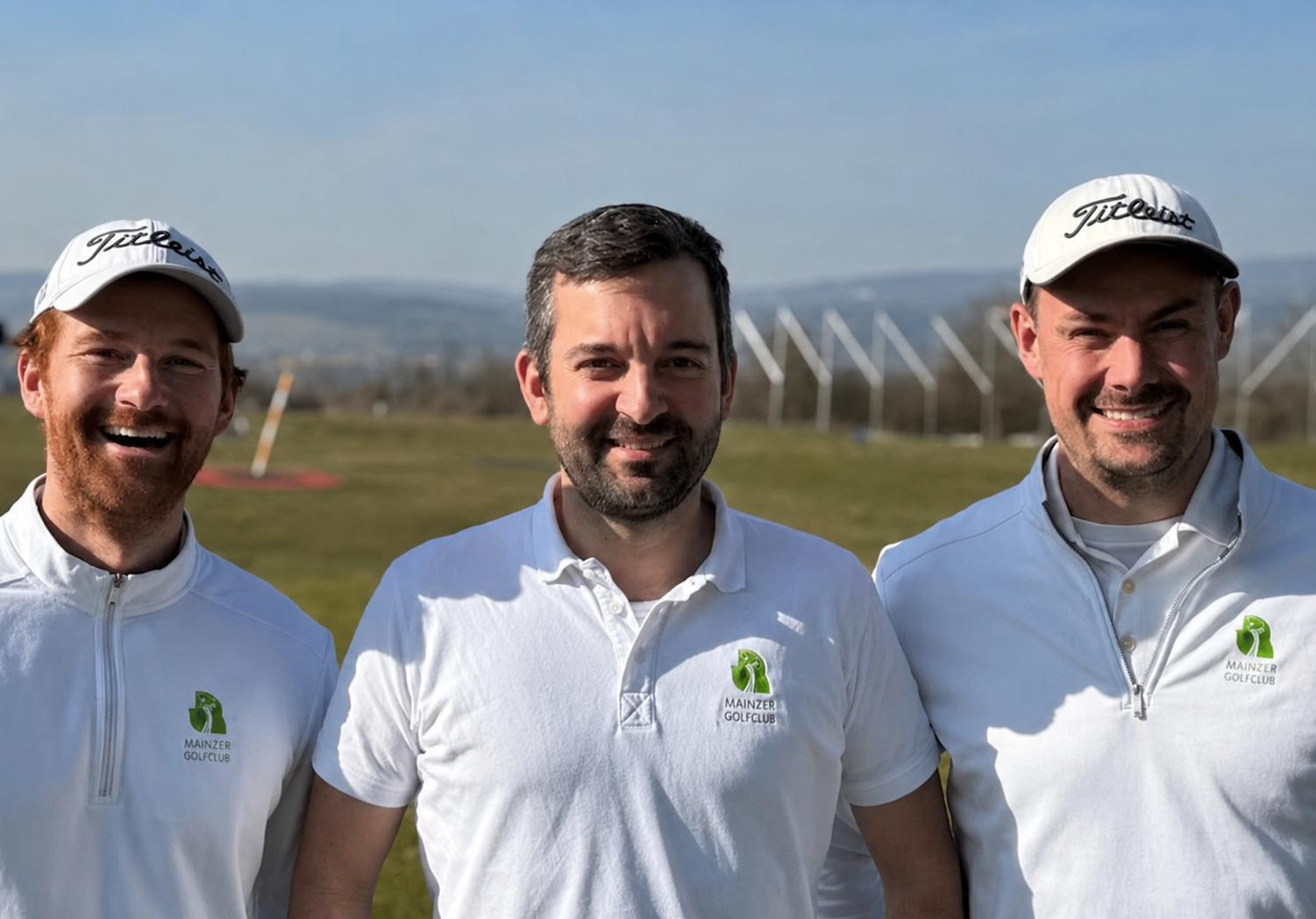 Die drei Initiatoren von MAINZ4HELP auf dem Golfplatz